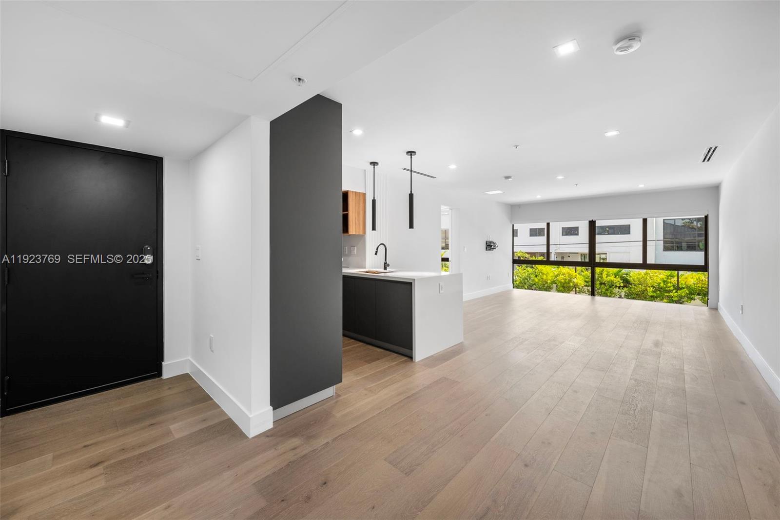 200 Sunrise Dr #200C Key Biscayne, FL 33149