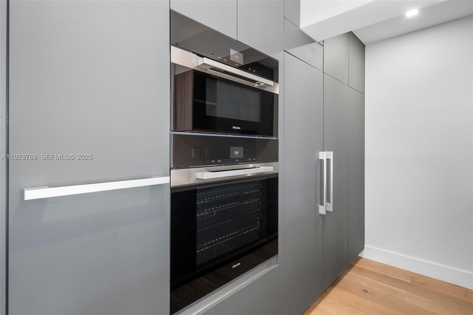 200 Sunrise Dr #200C Key Biscayne, FL 33149