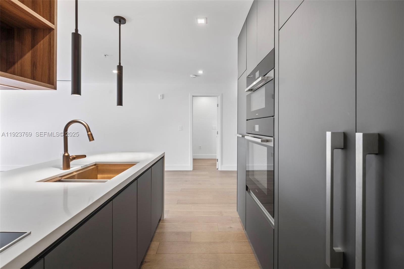 200 Sunrise Dr #200C Key Biscayne, FL 33149