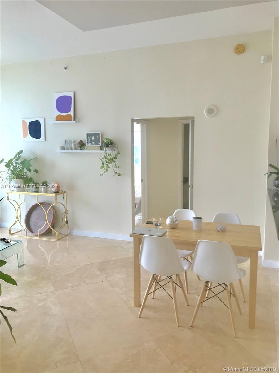 image Brickell on the River North2