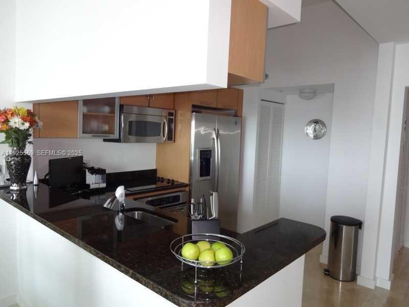 image Brickell on the River North3