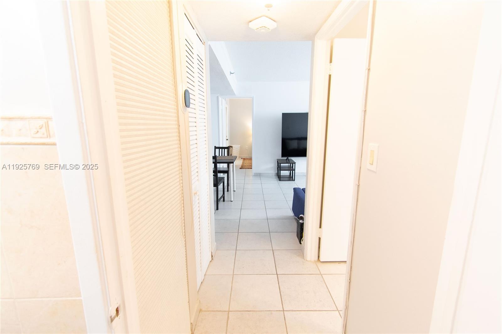 1621 Collins Ave #906 Miami Beach, FL 33139