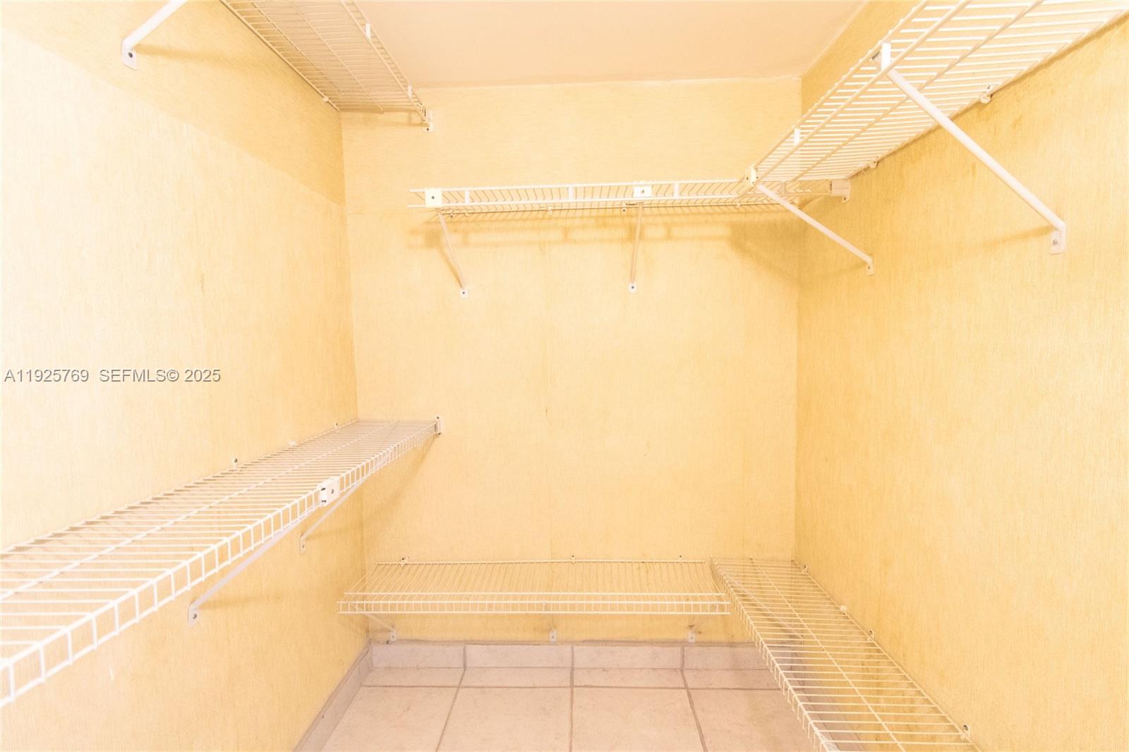 1621 Collins Ave #906 Miami Beach, FL 33139