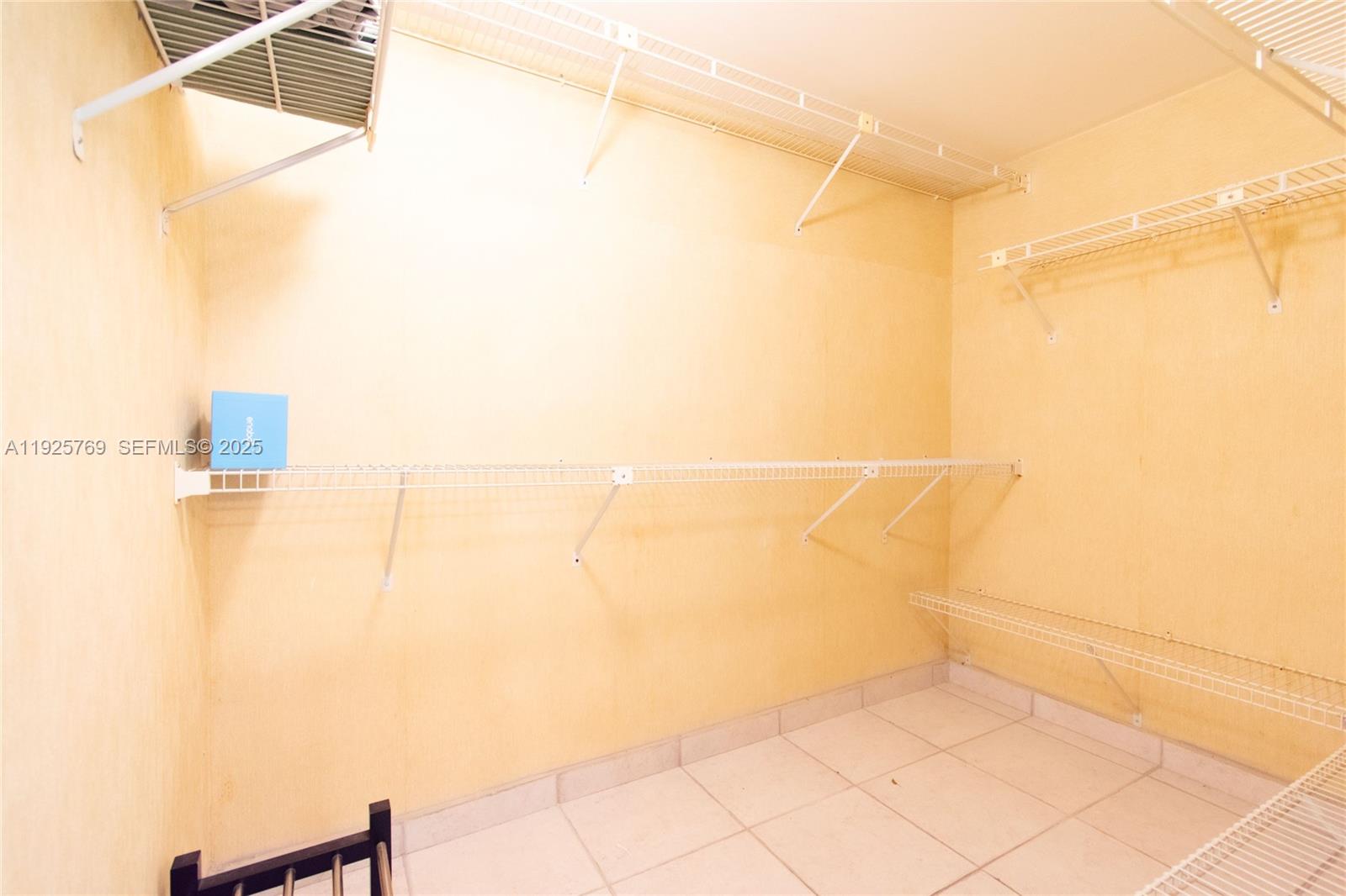 1621 Collins Ave #906 Miami Beach, FL 33139