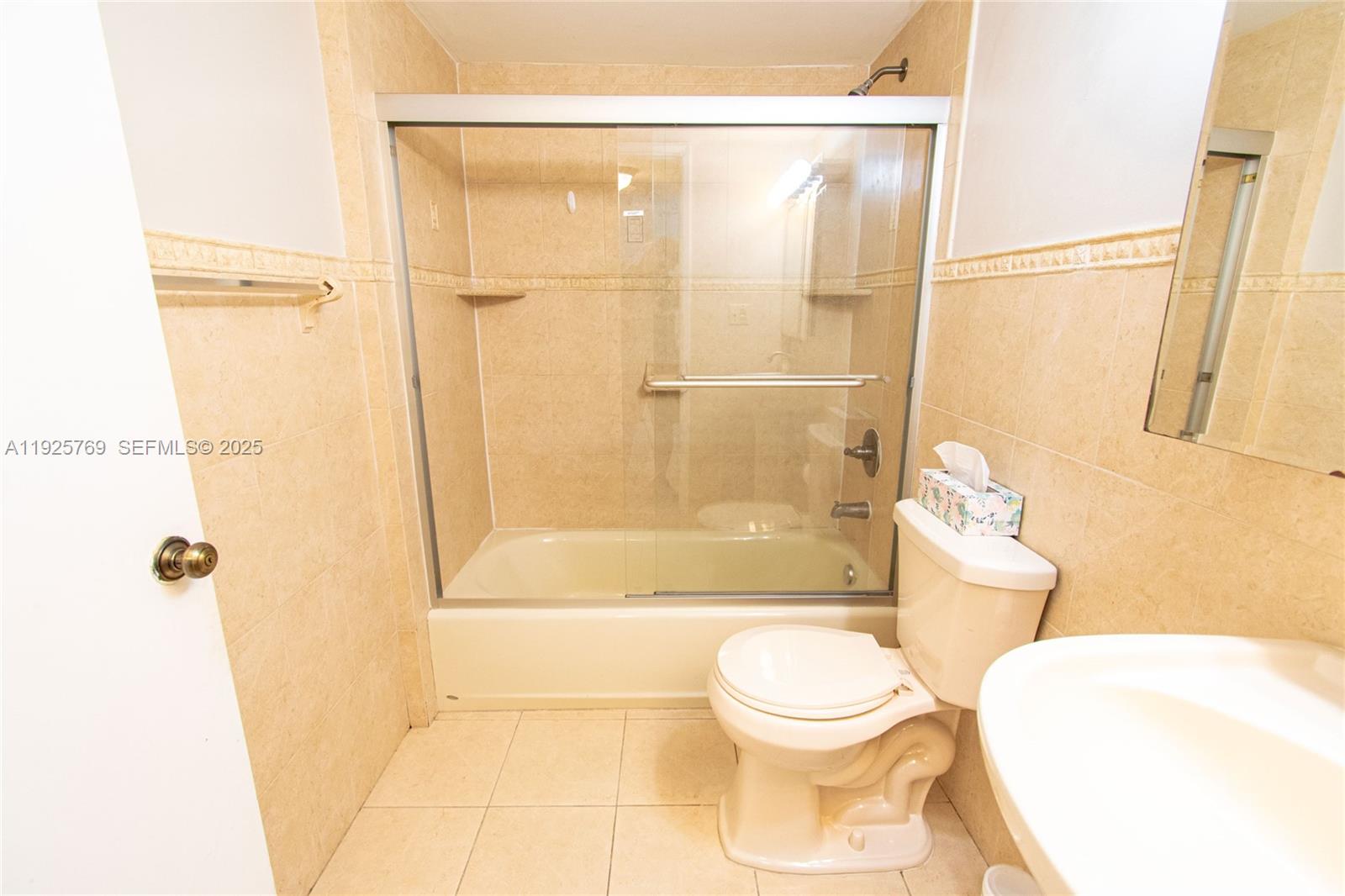 1621 Collins Ave #906 Miami Beach, FL 33139