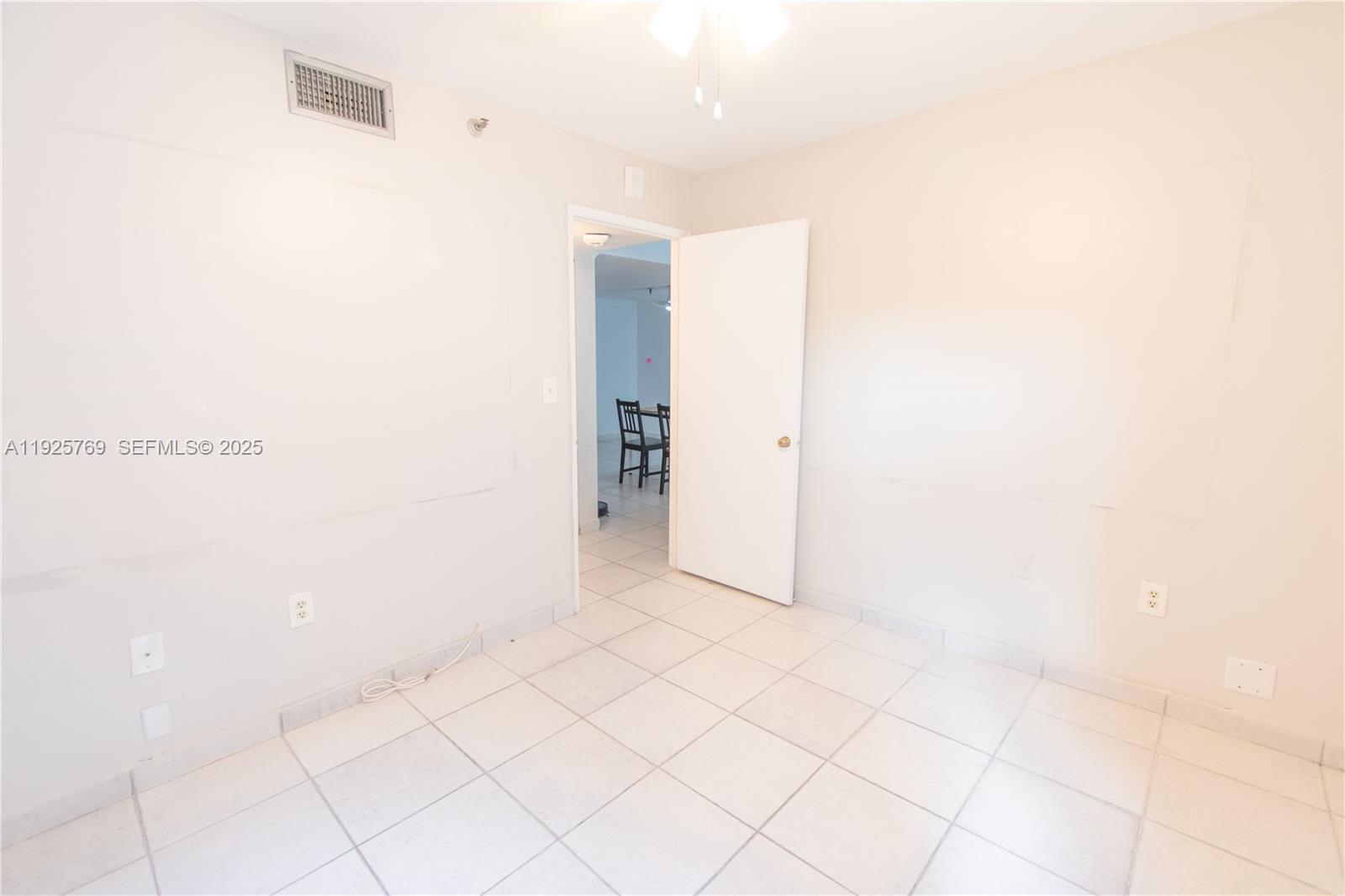 1621 Collins Ave #906 Miami Beach, FL 33139