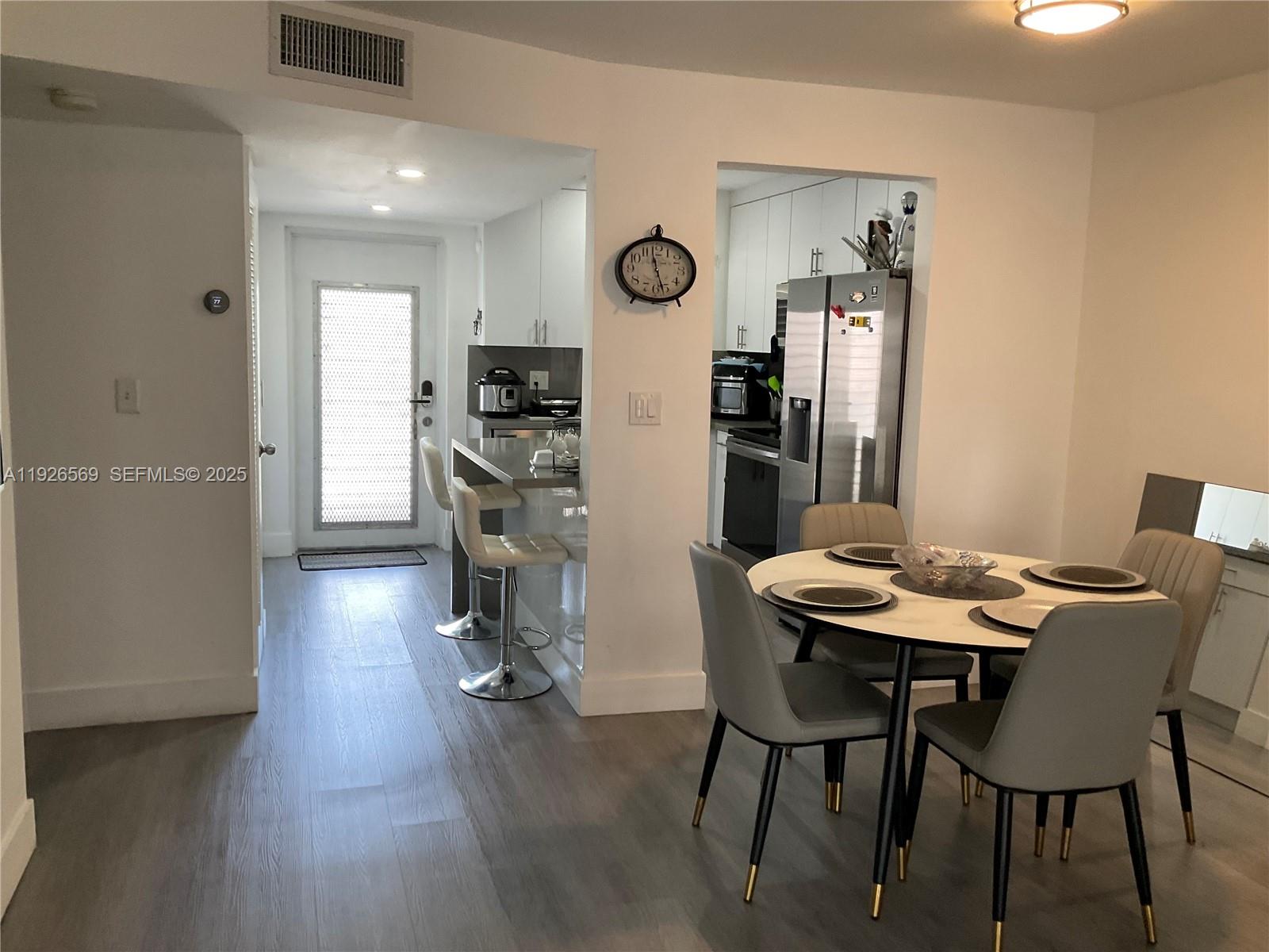 9010 Sunrise Lks Blvd #304 Sunrise, FL 33322