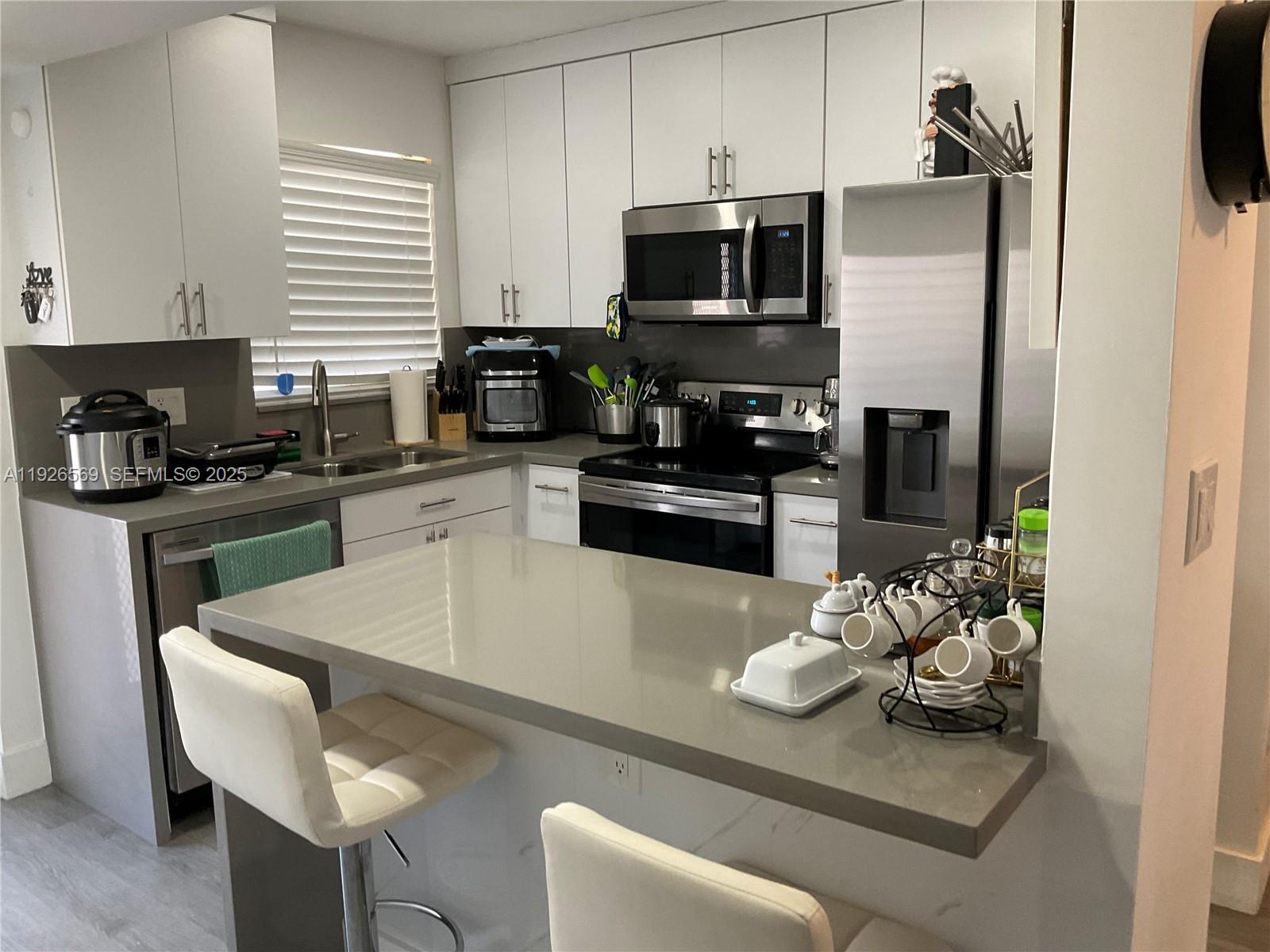 9010 Sunrise Lks Blvd #304 Sunrise, FL 33322