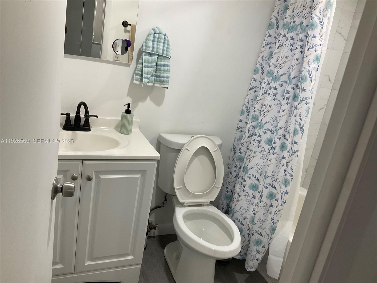 9010 Sunrise Lks Blvd #304 Sunrise, FL 33322