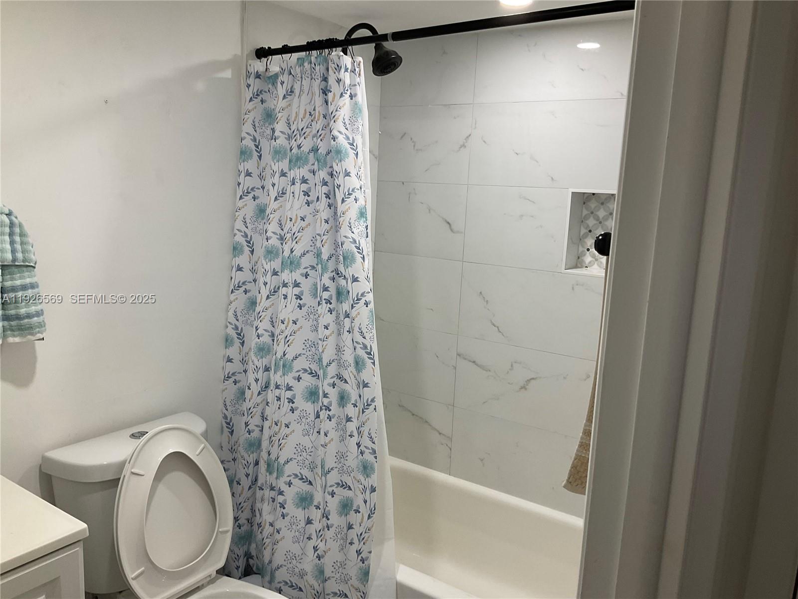 9010 Sunrise Lks Blvd #304 Sunrise, FL 33322