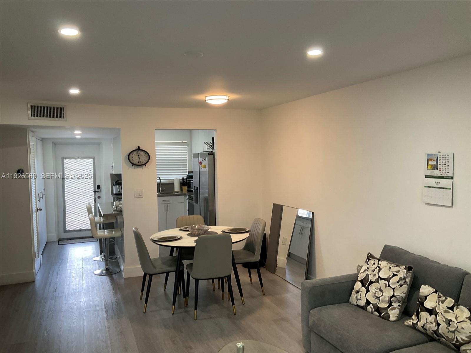 9010 Sunrise Lks Blvd #304 Sunrise, FL 33322