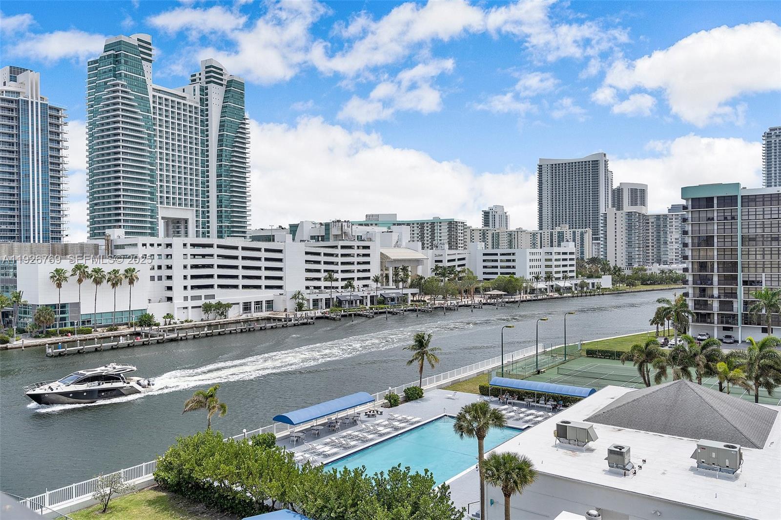 600 Parkview Dr #611