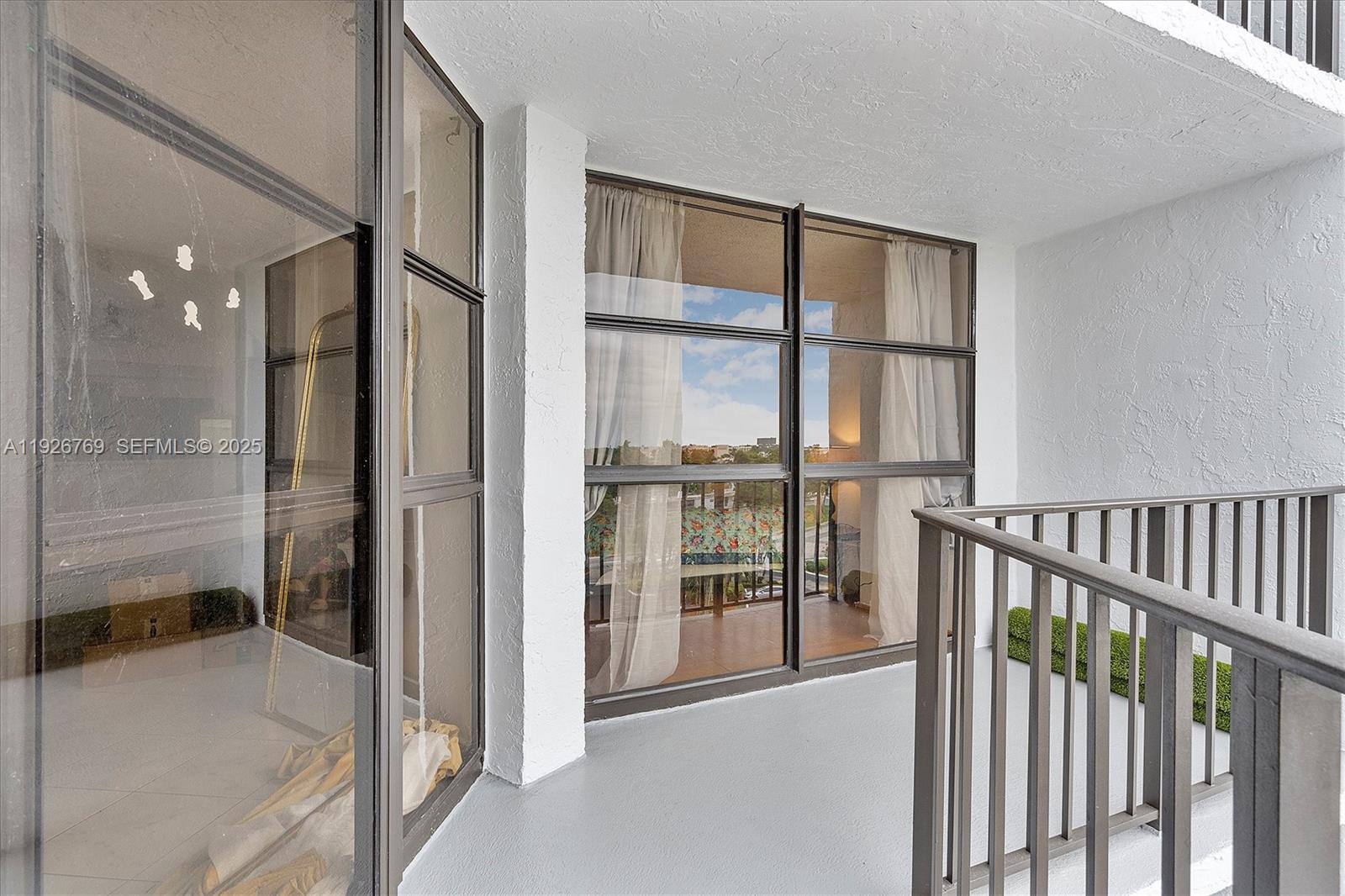 600 Parkview Dr #611 Hallandale Beach, FL 33009