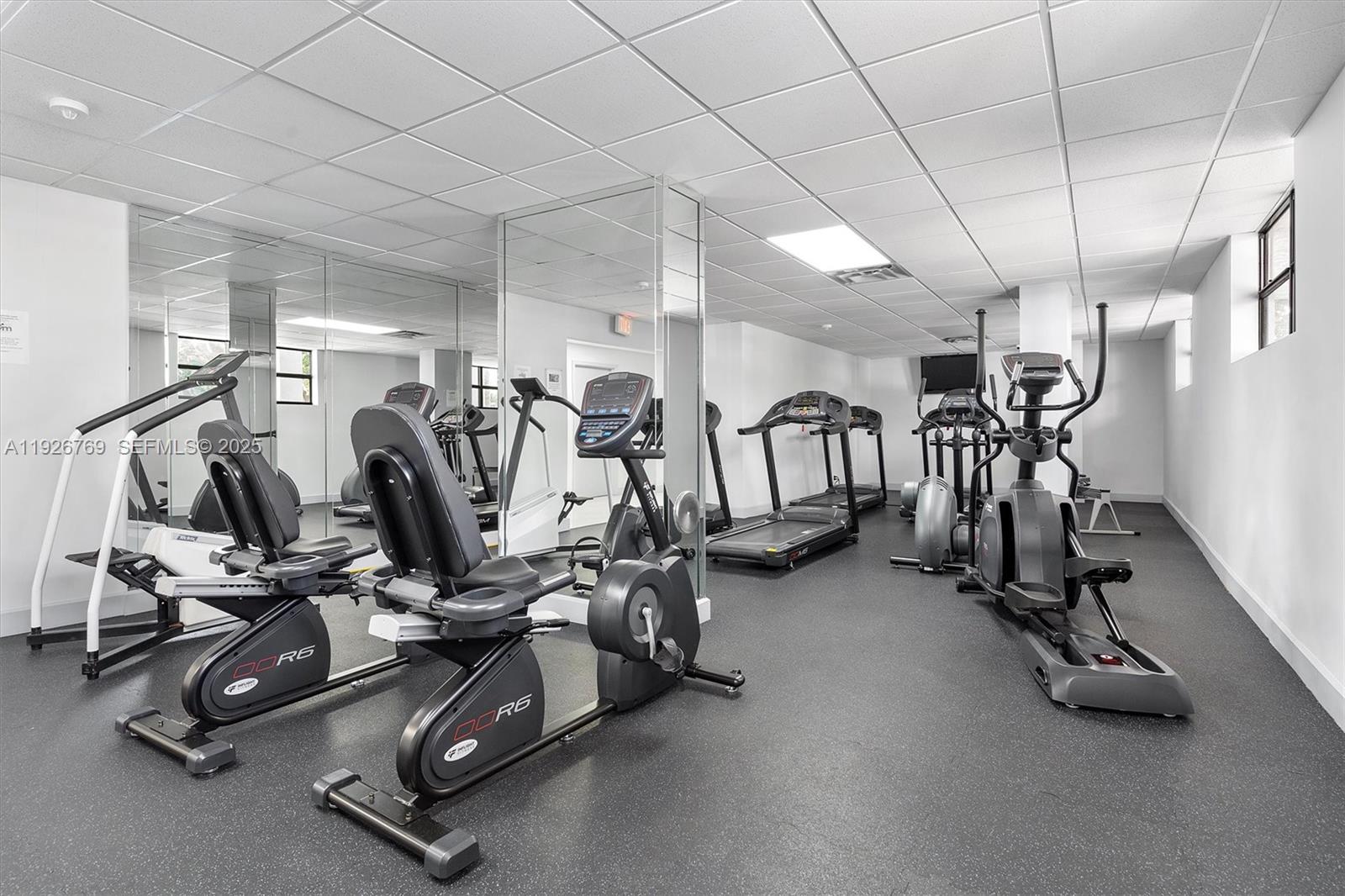 600 Parkview Dr #611 Hallandale Beach, FL 33009