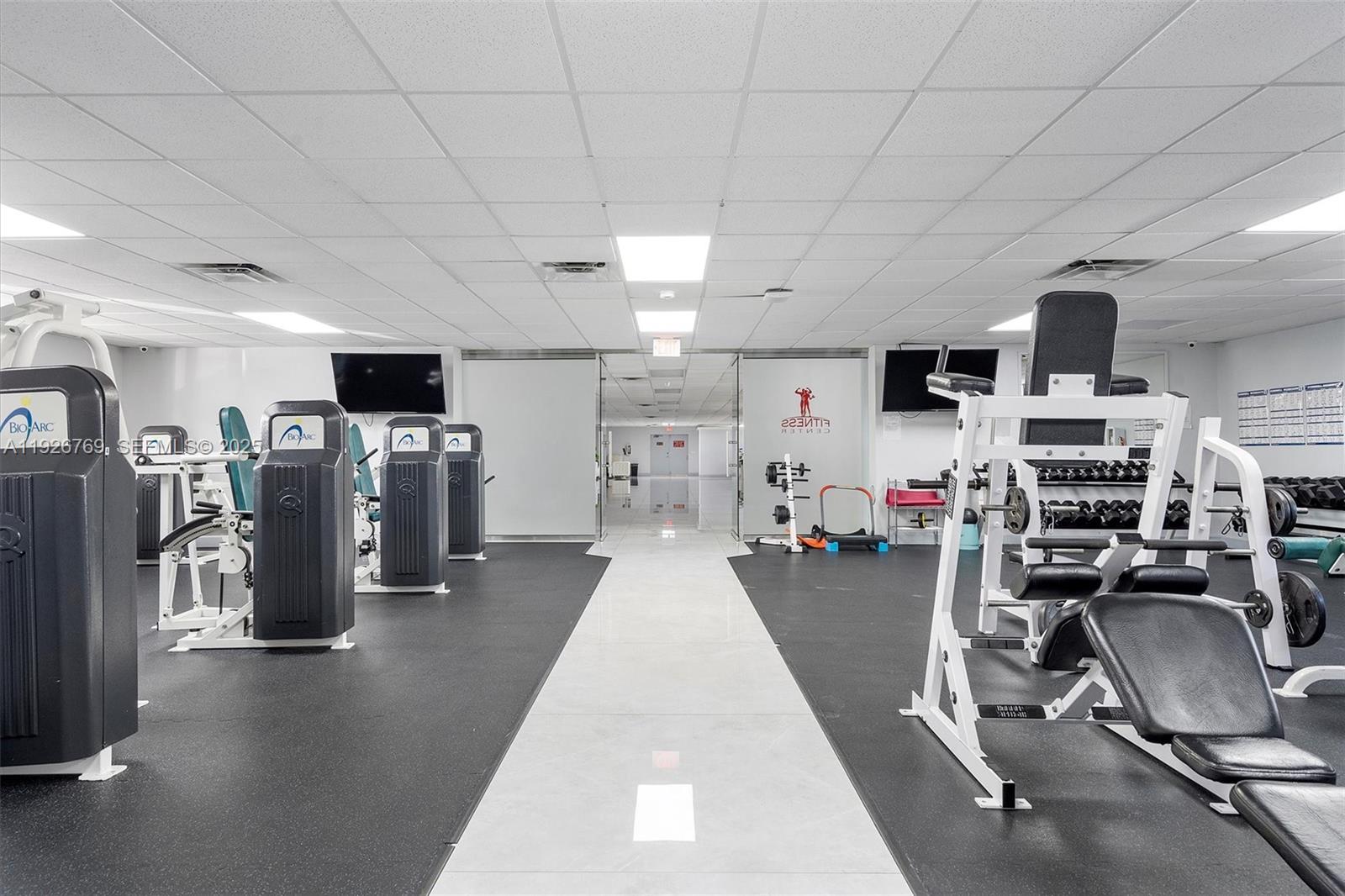 600 Parkview Dr #611 Hallandale Beach, FL 33009