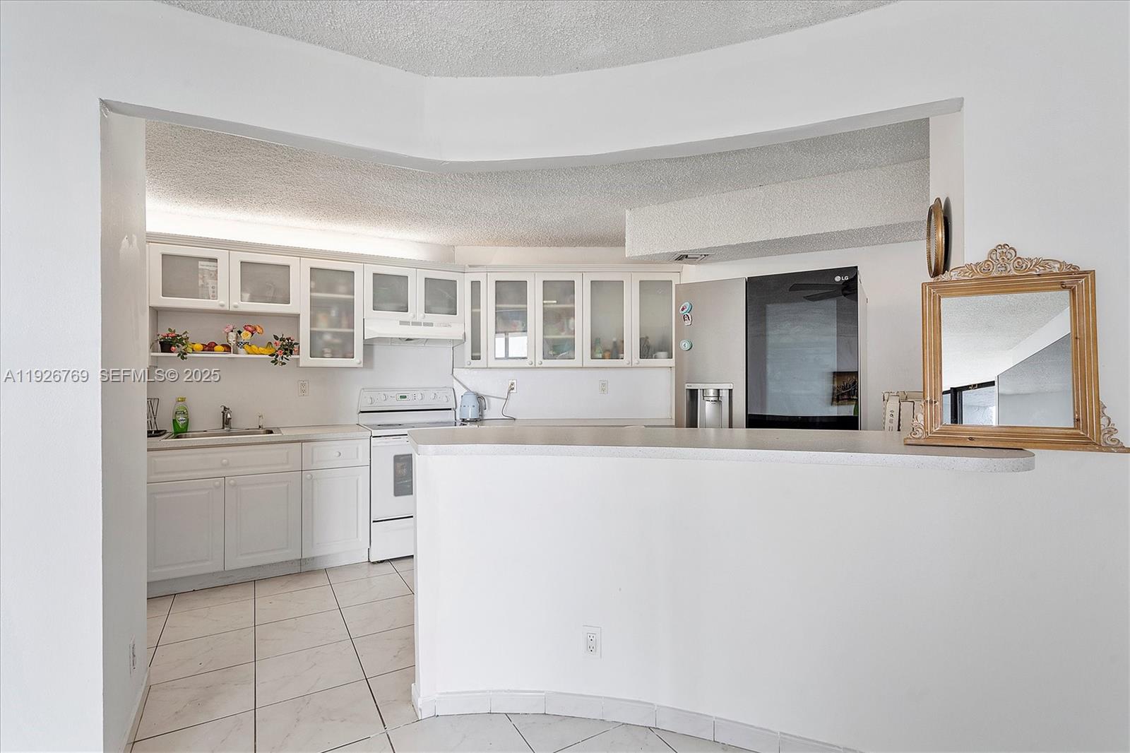 600 Parkview Dr #611 Hallandale Beach, FL 33009