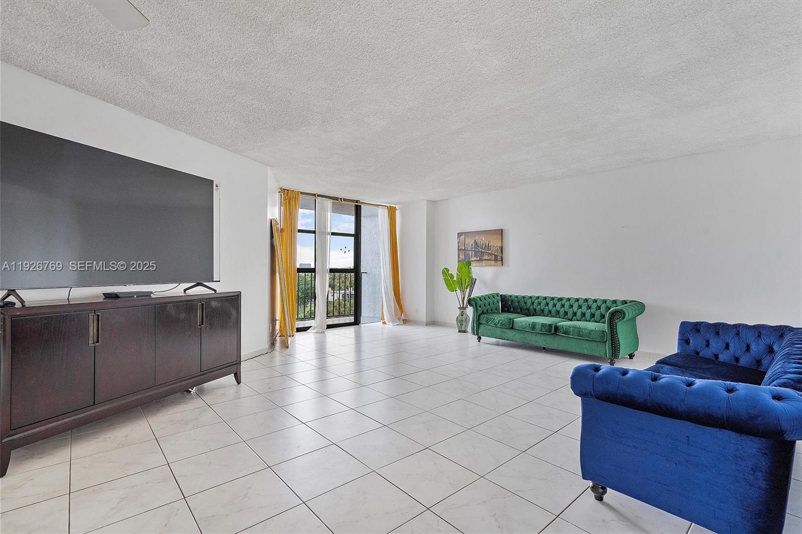 600 Parkview Dr #611 Hallandale Beach, FL 33009