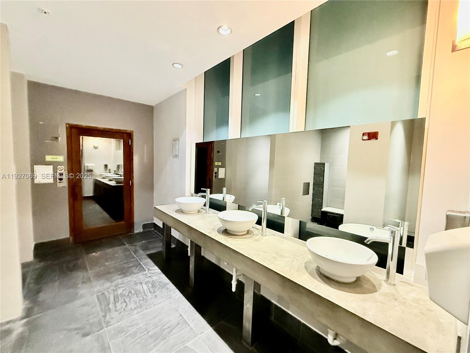 133 NE 2nd Ave #1905 Miami, FL 33132