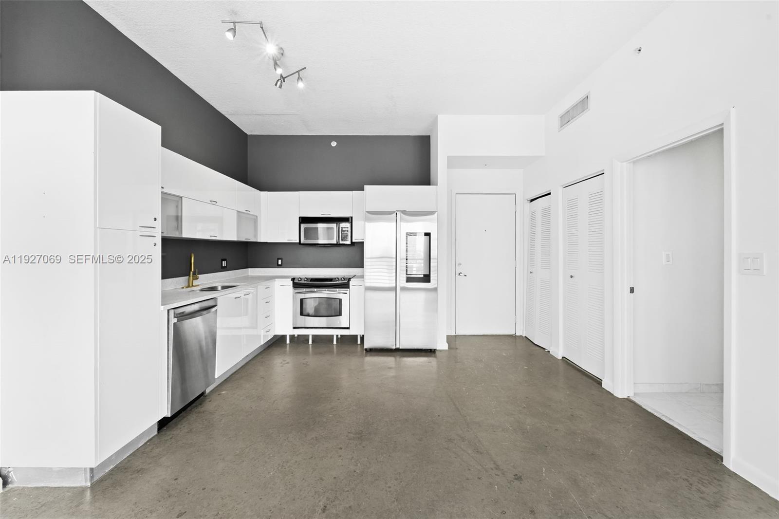 133 NE 2nd Ave #1905 Miami, FL 33132