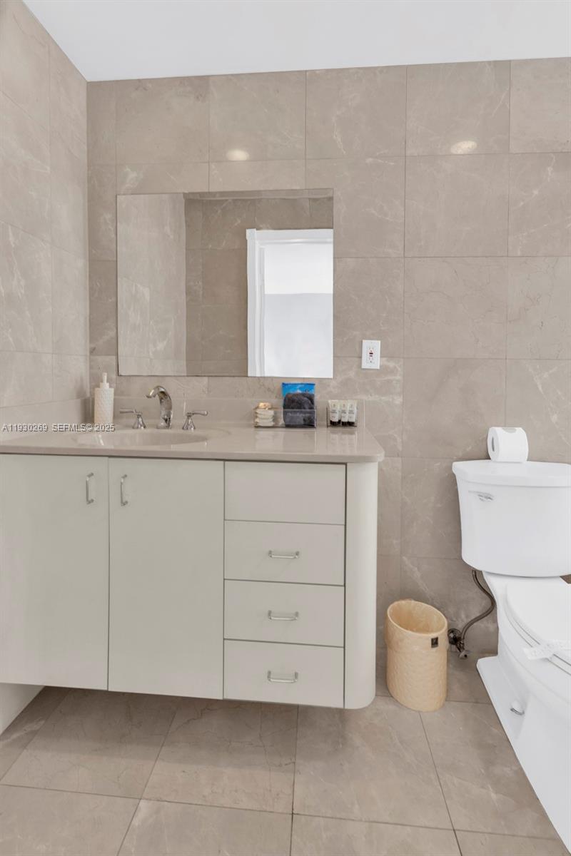 2875 NE 19th St Pompano Beach, FL 33062