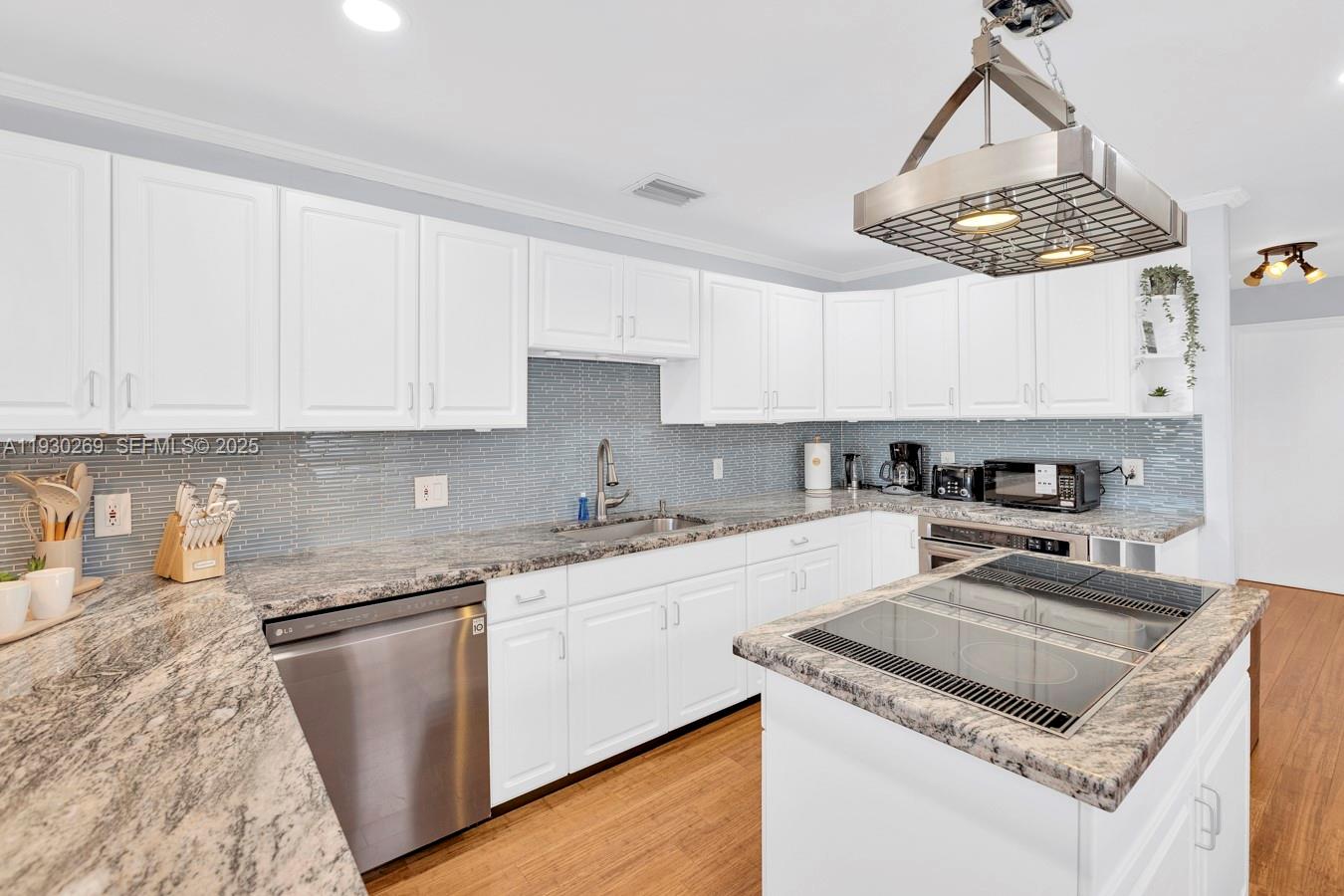 2875 NE 19th St Pompano Beach, FL 33062