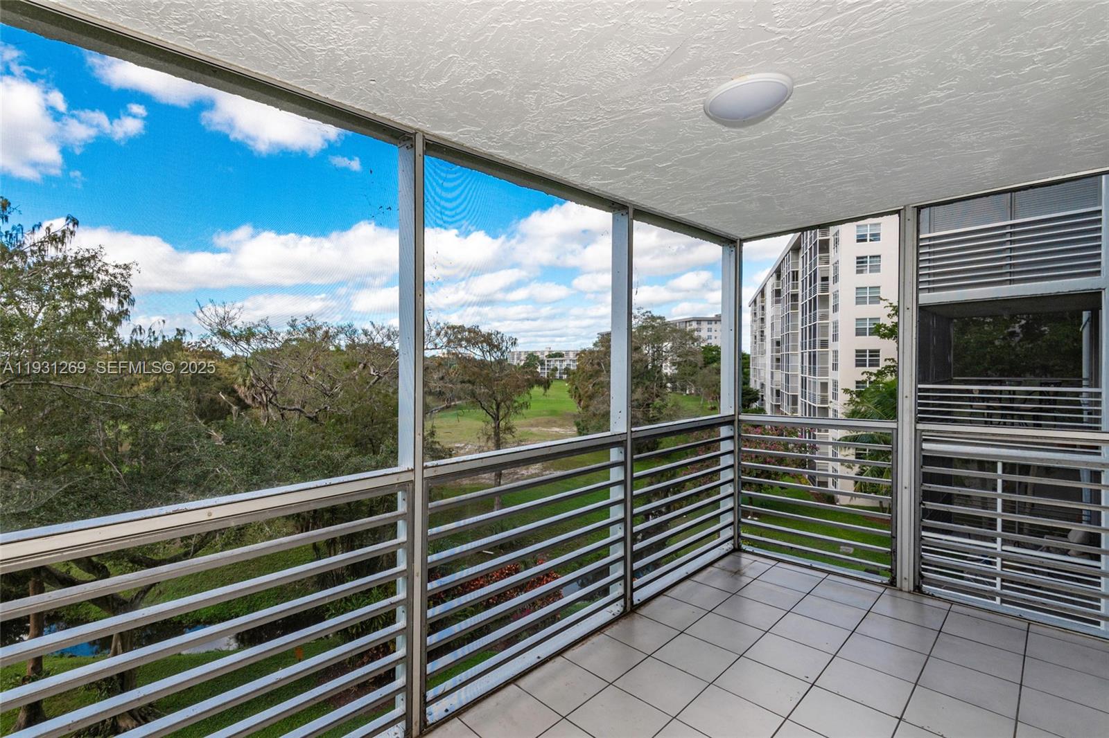 625 Oaks Dr #503 Pompano Beach, FL 33069