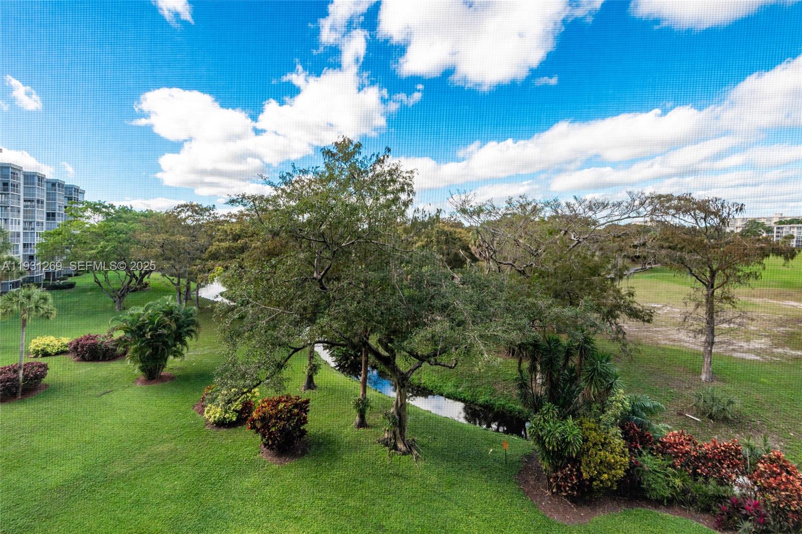 625 Oaks Dr #503 Pompano Beach, FL 33069