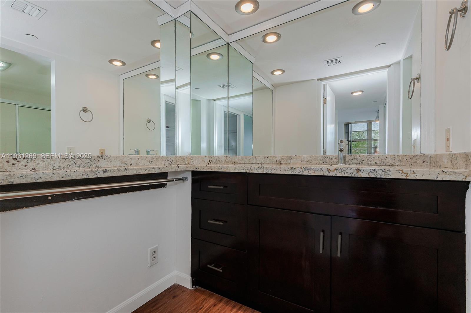 625 Oaks Dr #503 Pompano Beach, FL 33069