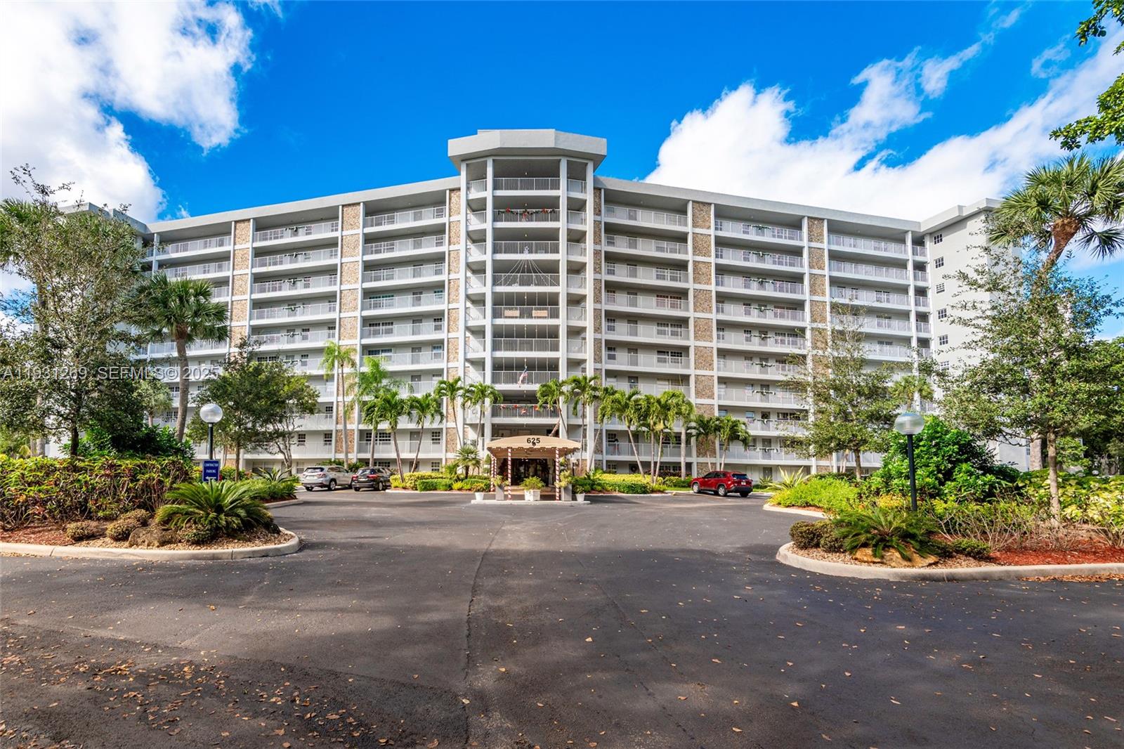 625 Oaks Dr #503 Pompano Beach, FL 33069