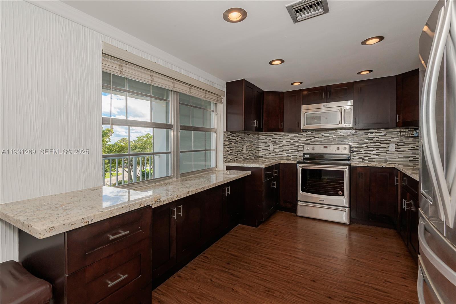 625 Oaks Dr #503 Pompano Beach, FL 33069