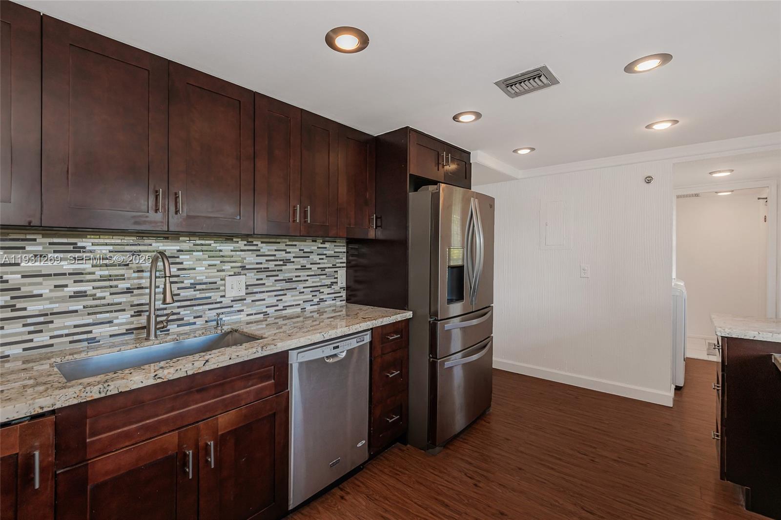 625 Oaks Dr #503 Pompano Beach, FL 33069