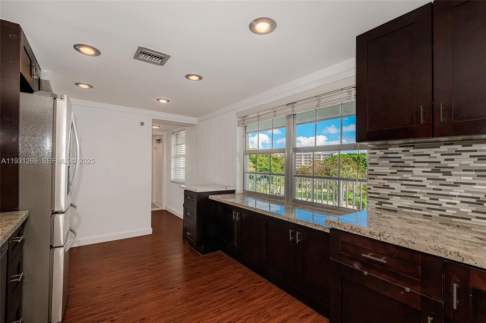 625 Oaks Dr #503 Pompano Beach, FL 33069