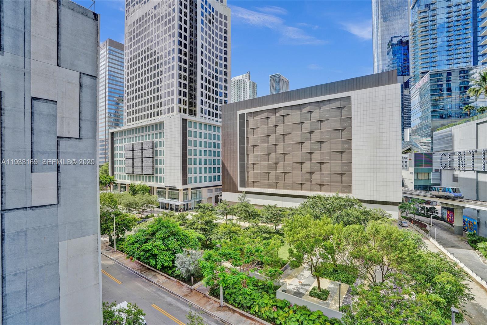 31 SE 6th St #805 Miami, FL 33131