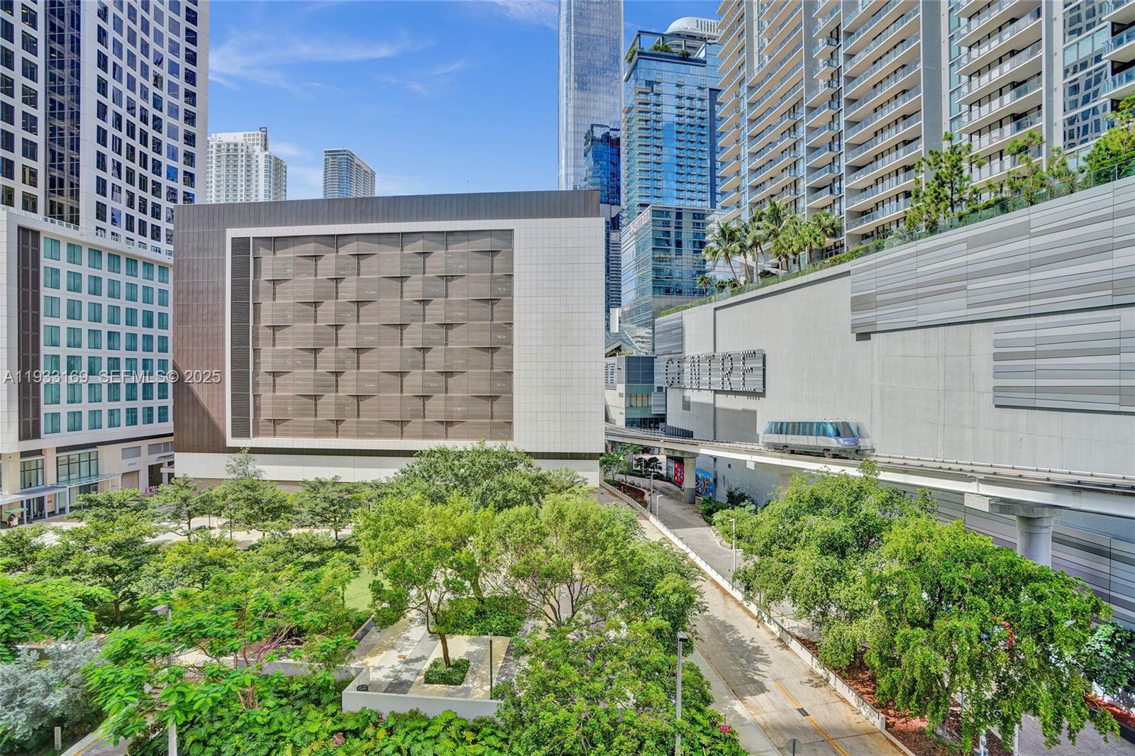 31 SE 6th St #805 Miami, FL 33131