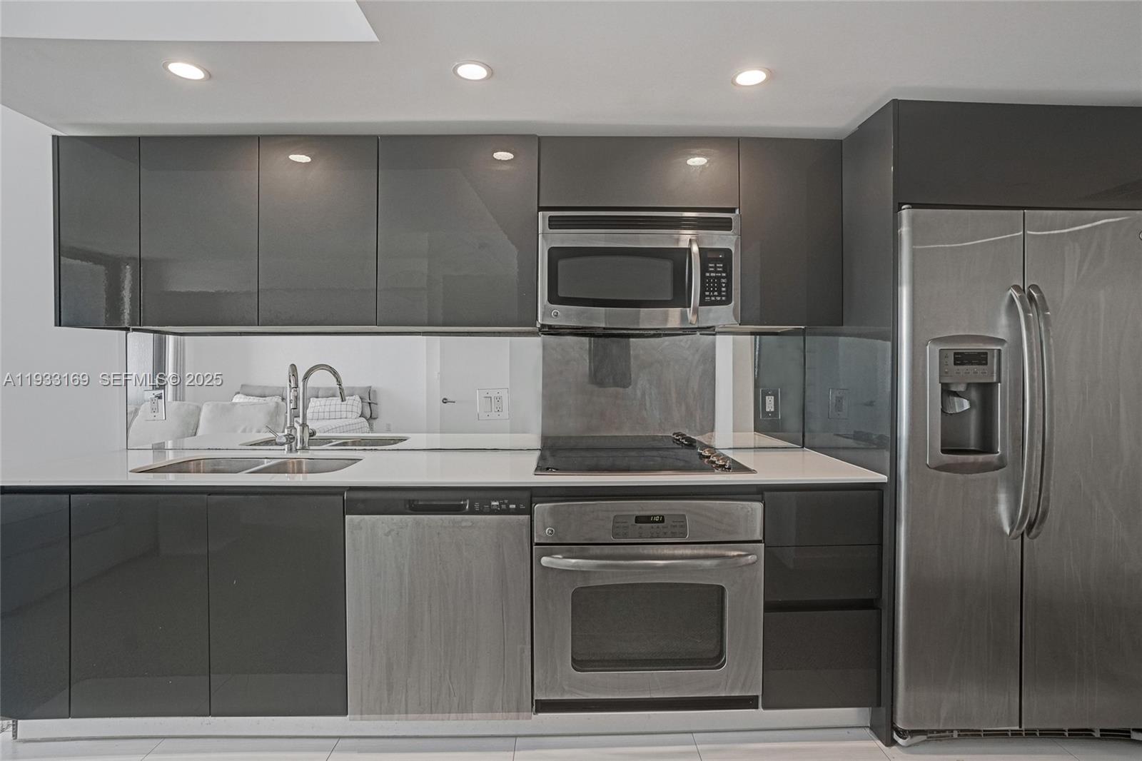 31 SE 6th St #805 Miami, FL 33131