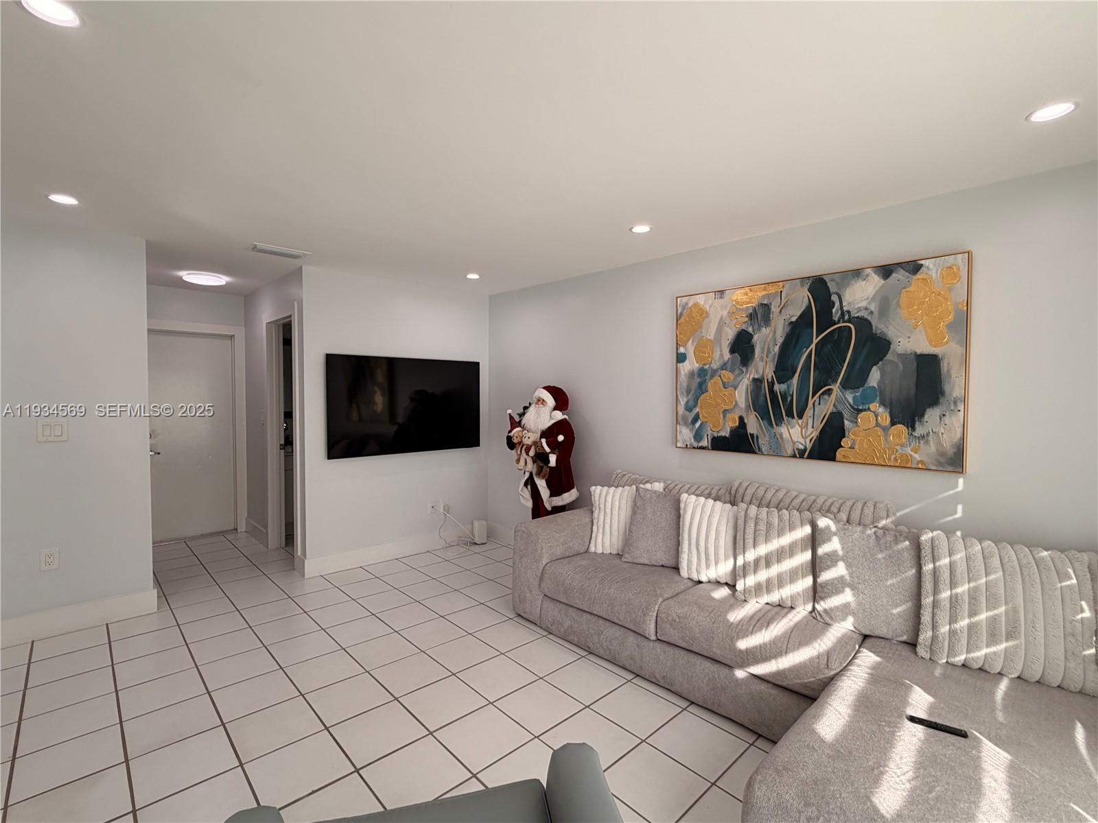 Undisclosed Address Hialeah, FL 33015