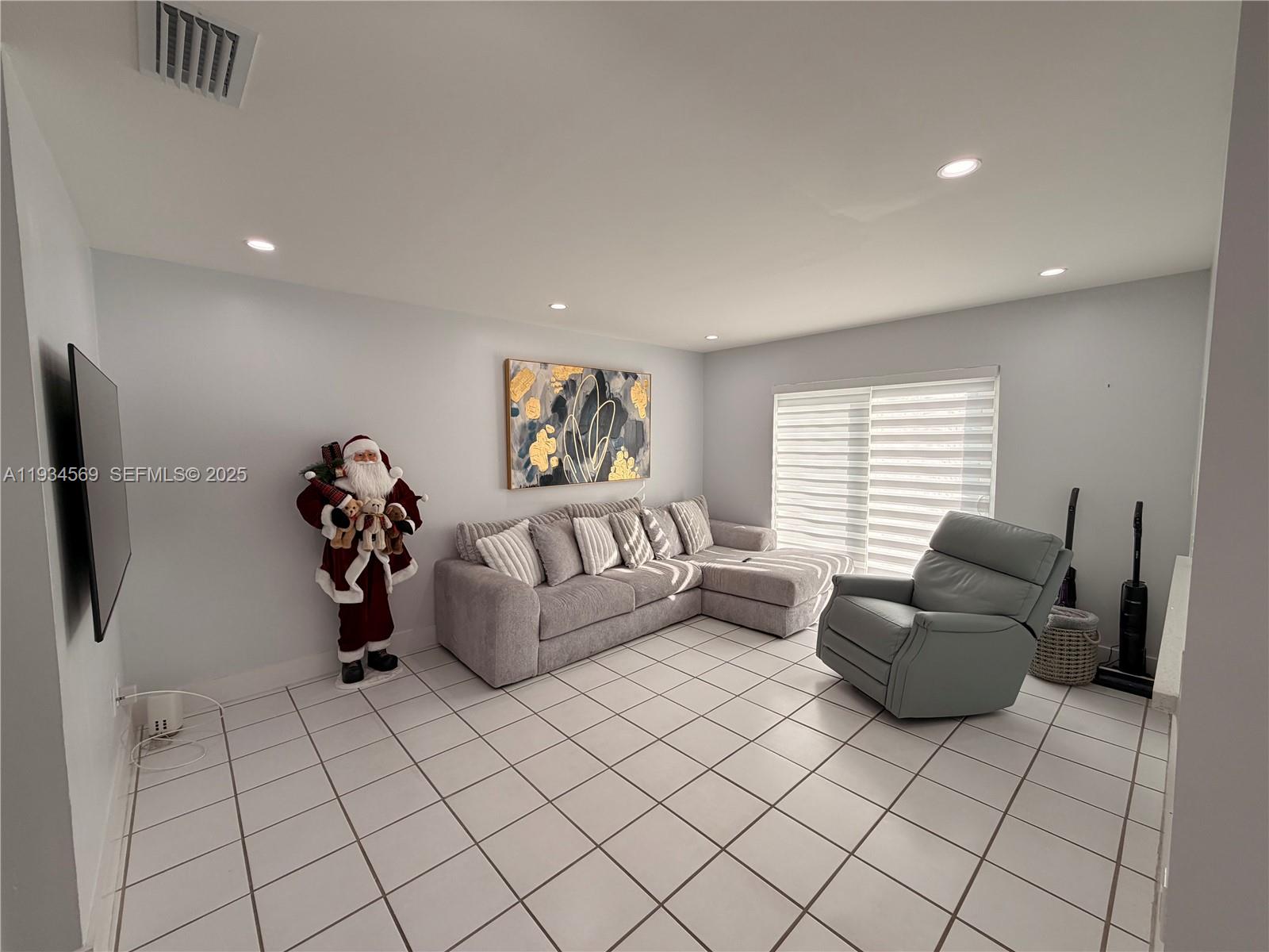 Undisclosed Address Hialeah, FL 33015