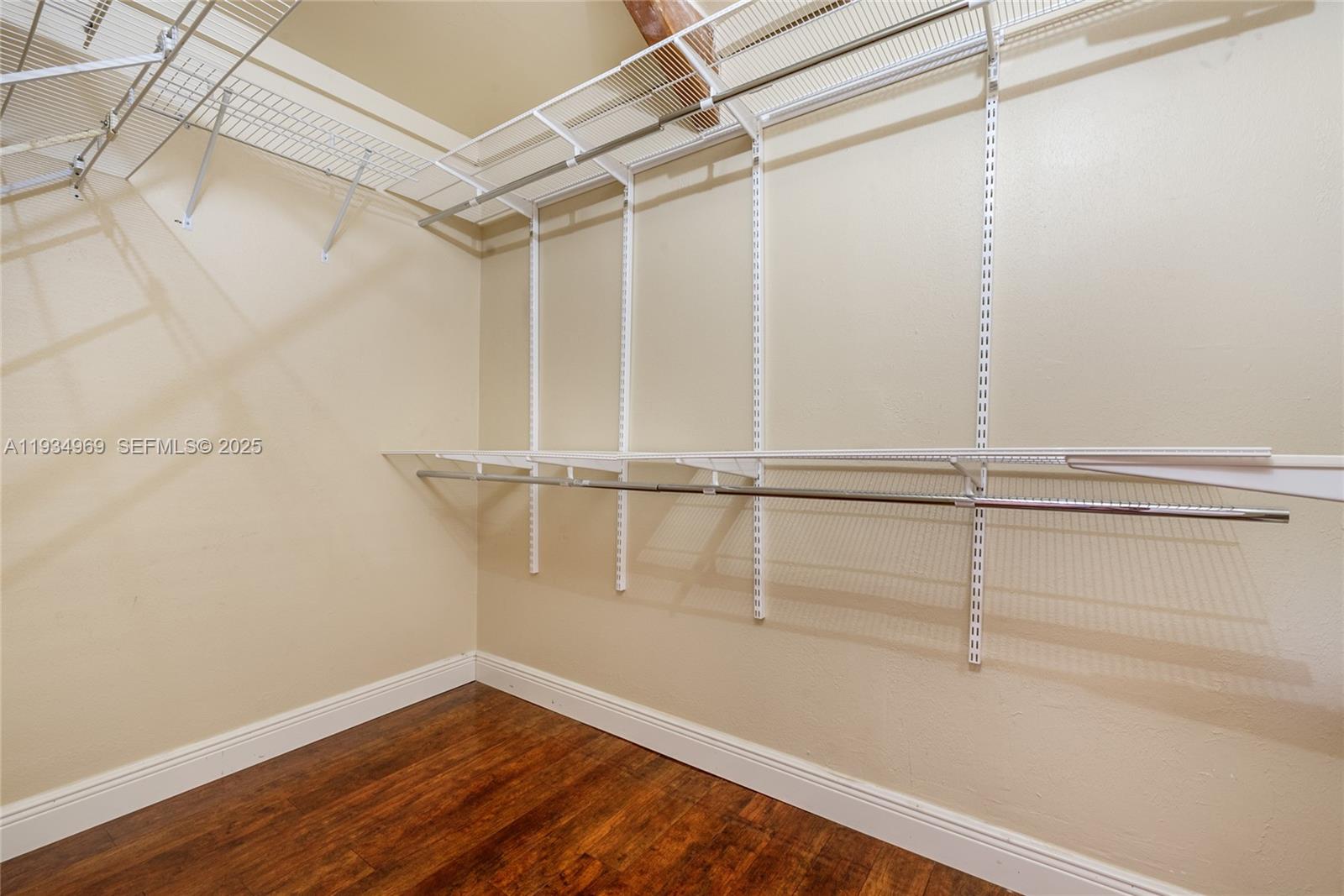 7524 SW 78th Ter Miami, FL 33143