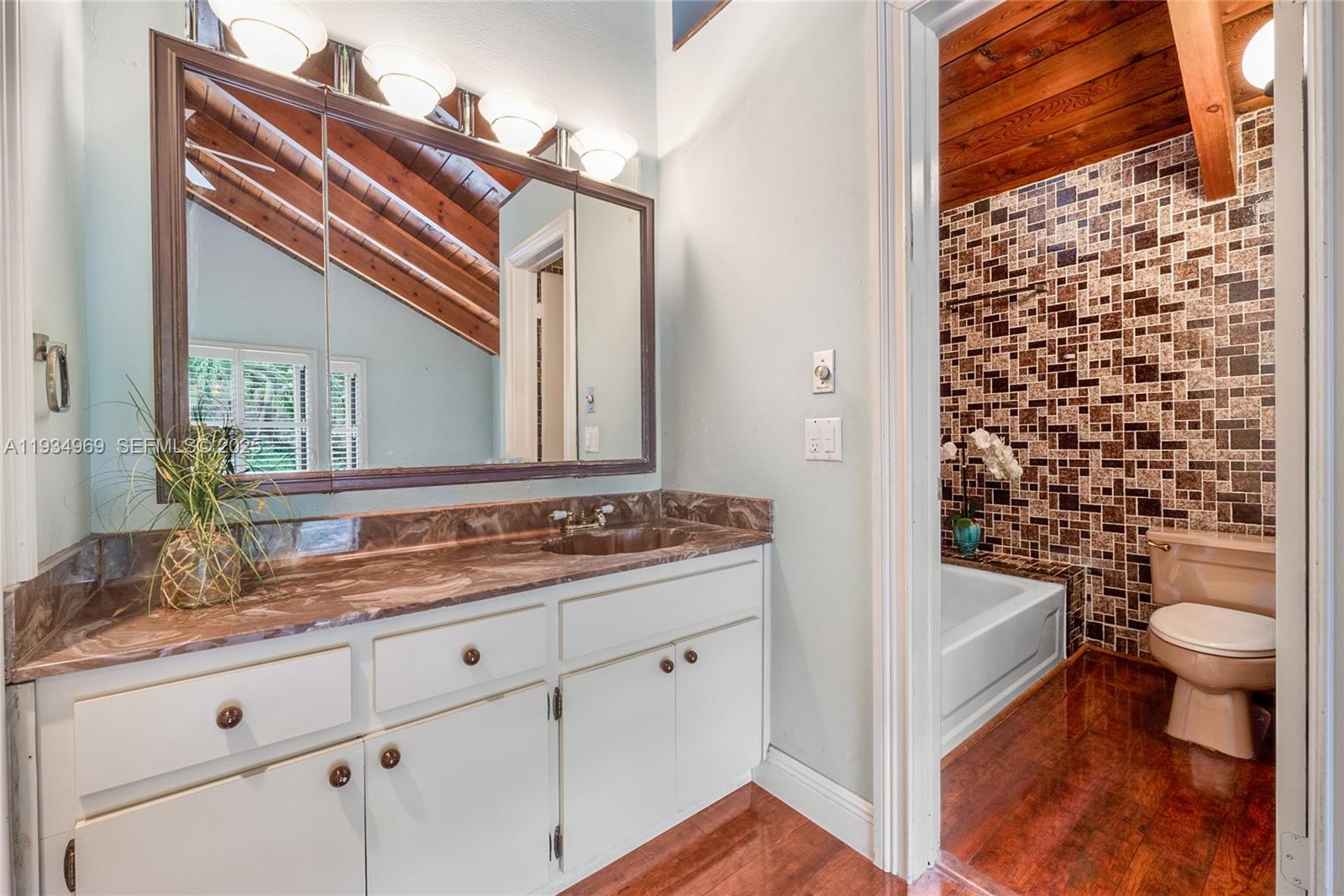 7524 SW 78th Ter Miami, FL 33143