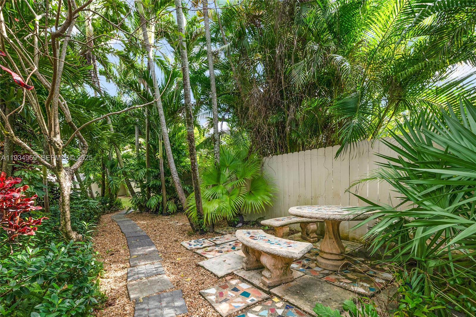 7524 SW 78th Ter Miami, FL 33143