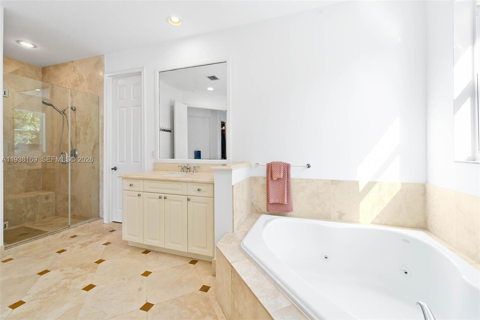 1490 Cleveland Rd Miami Beach, FL 33141