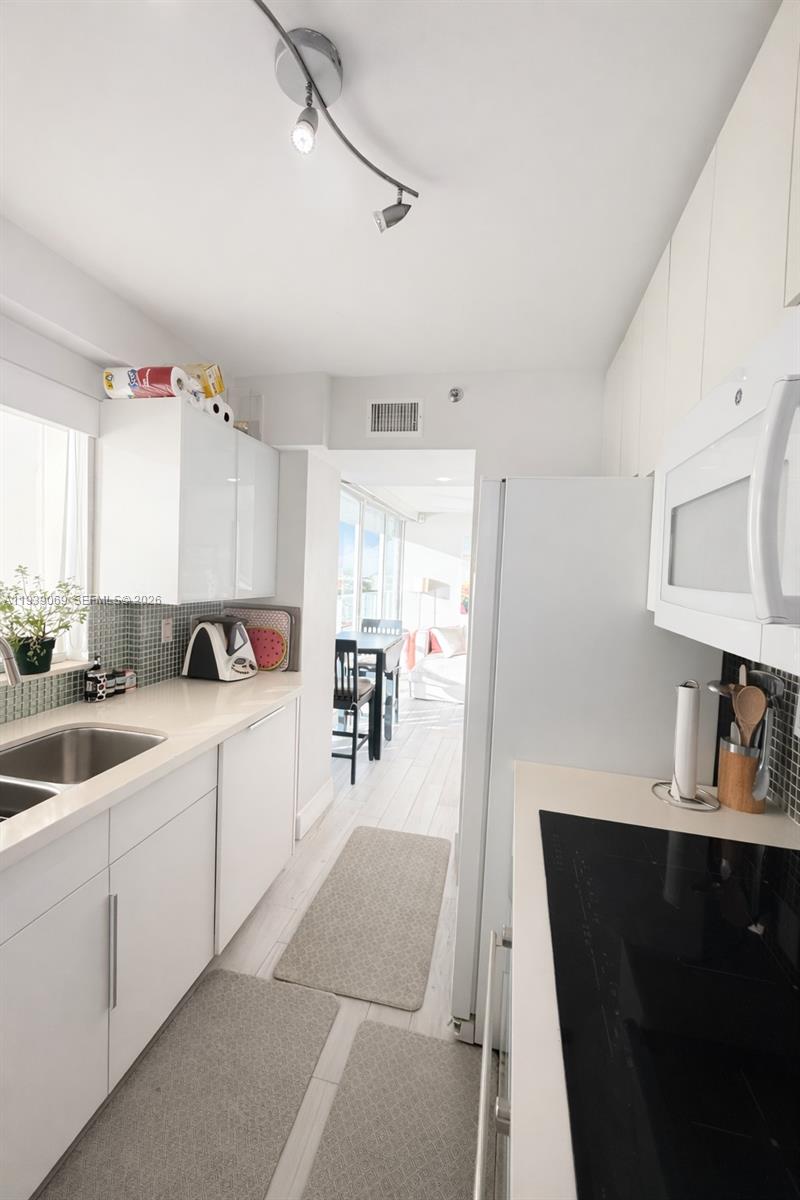 5900 Collins Ave #1405 Miami Beach, FL 33140