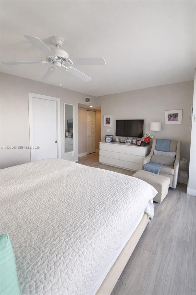 5900 Collins Ave #1405 Miami Beach, FL 33140