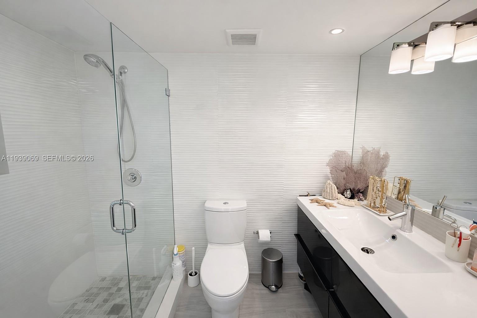 5900 Collins Ave #1405 Miami Beach, FL 33140