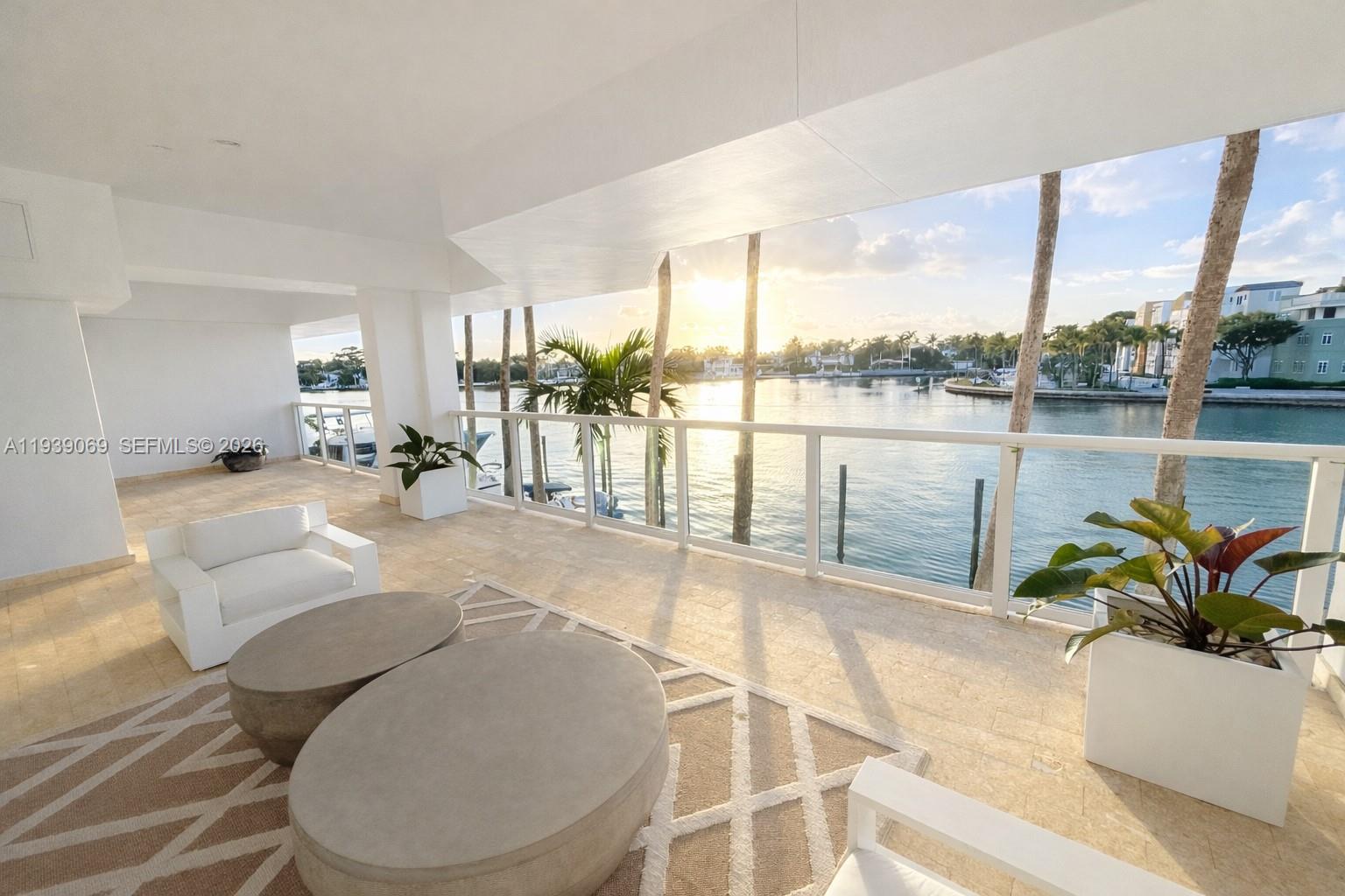 5900 Collins Ave #1405 Miami Beach, FL 33140