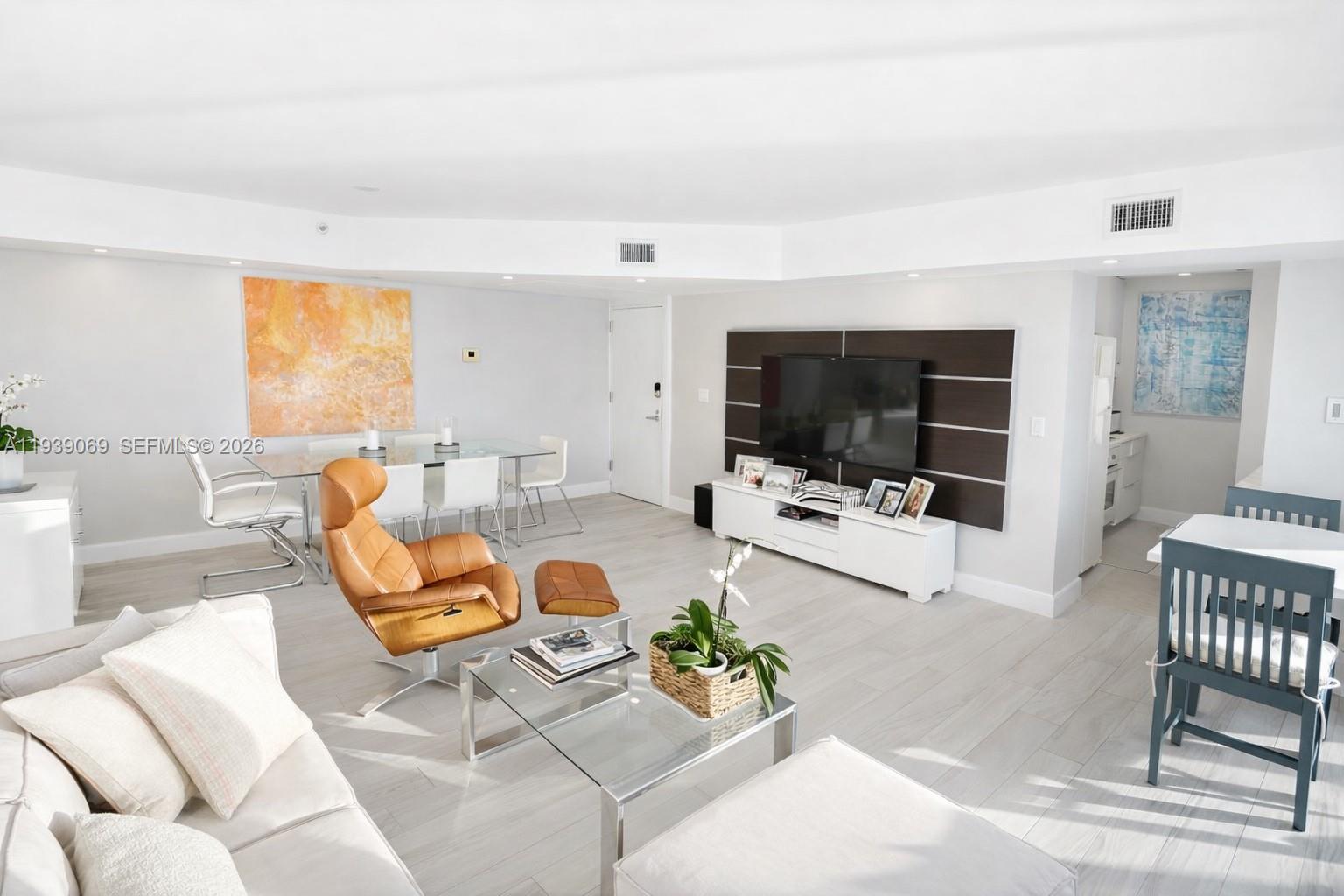 5900 Collins Ave #1405 Miami Beach, FL 33140