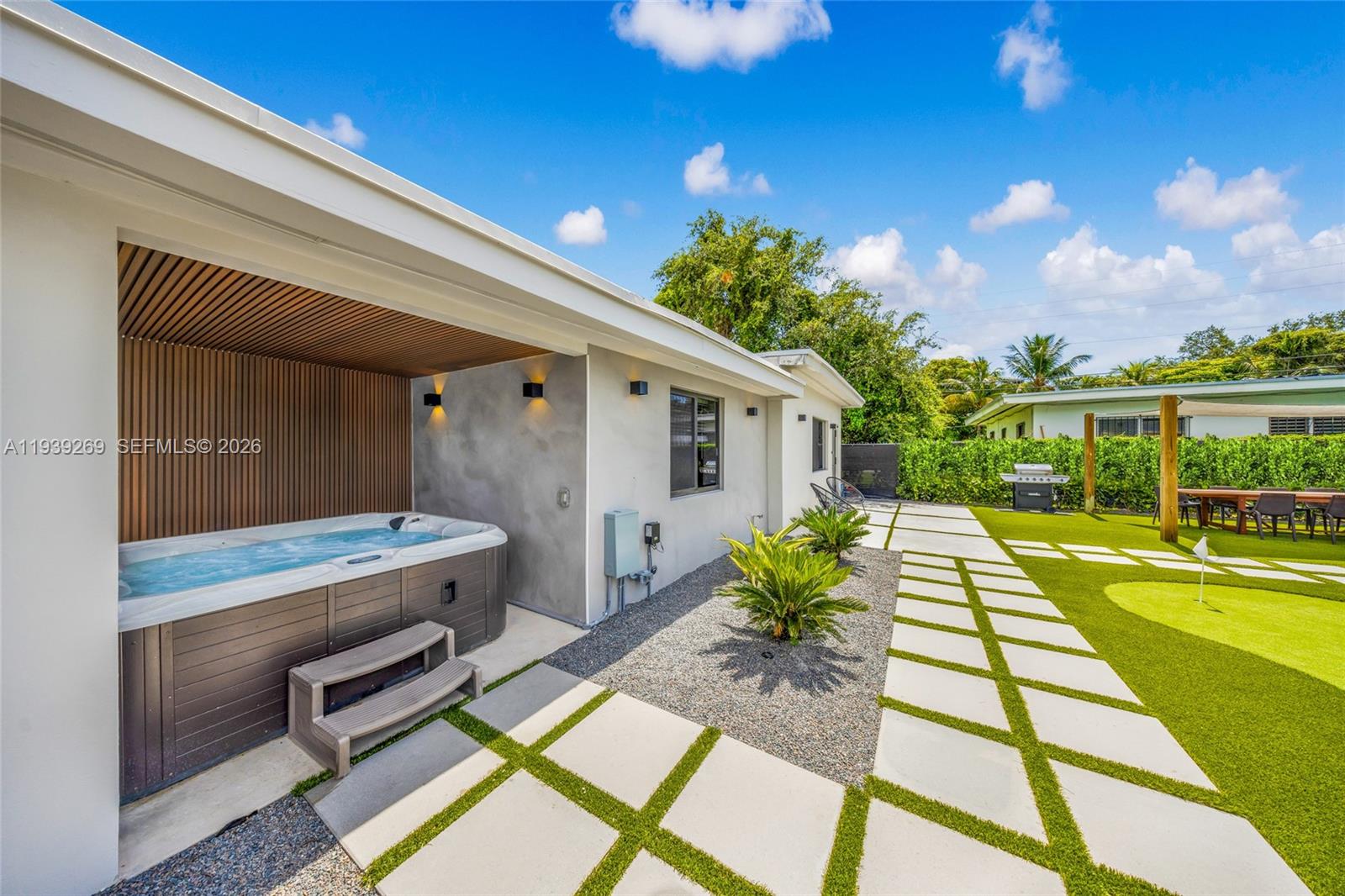 111 NW 53rd St Miami, FL 33127