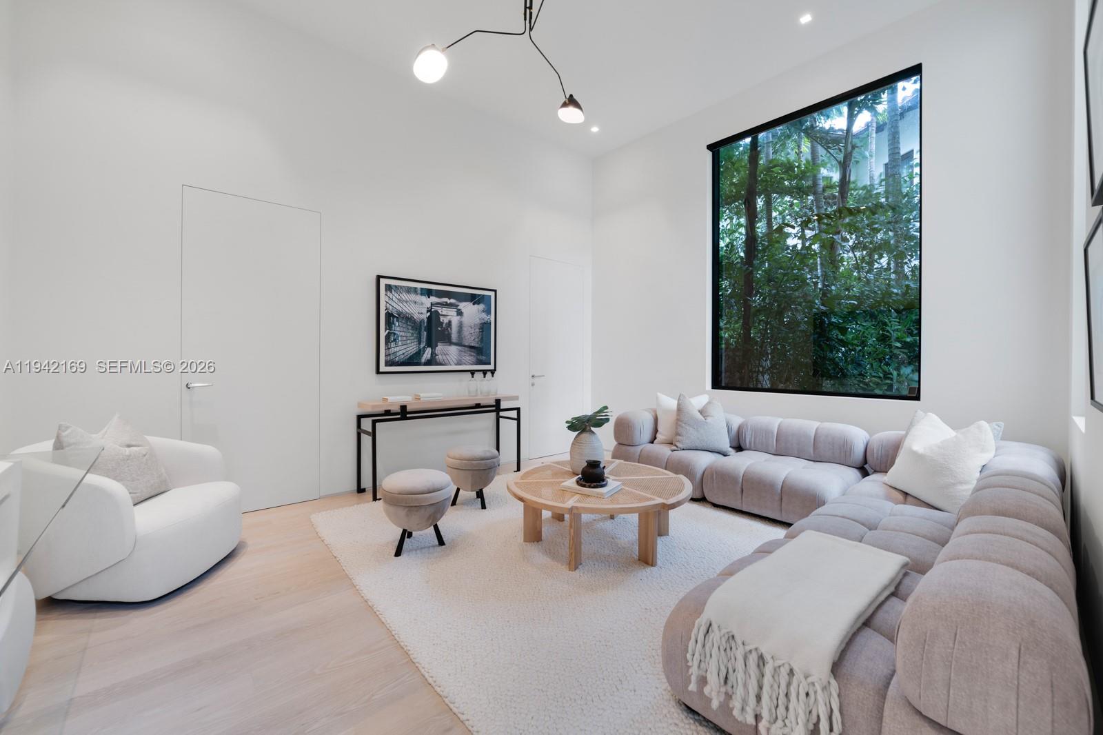 33 E Dilido Dr Miami Beach, FL 33139