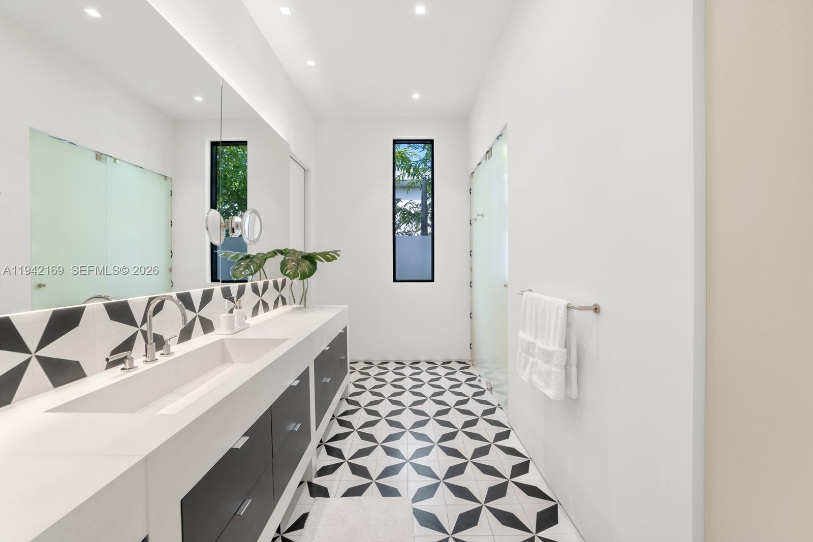 33 E Dilido Dr Miami Beach, FL 33139