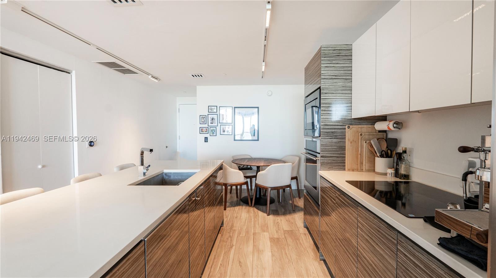 image Icon Bay Condo6